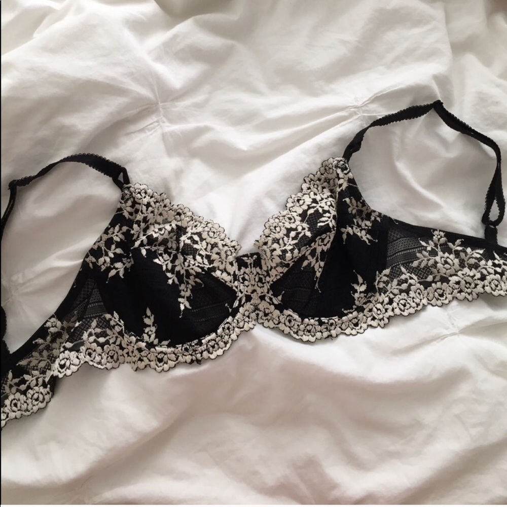 Black and white lace bra, 32D